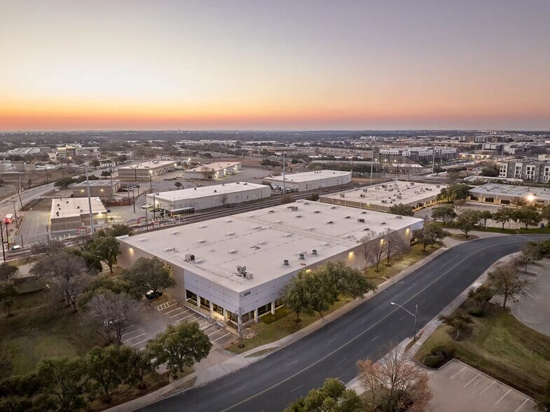 More Photos Of 2515 Brockton Dr, Austin Warehouse For Lease