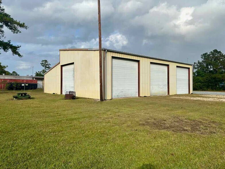 More Photos Of 8351 Bryant Dr, Silsbee Warehouse For Sale