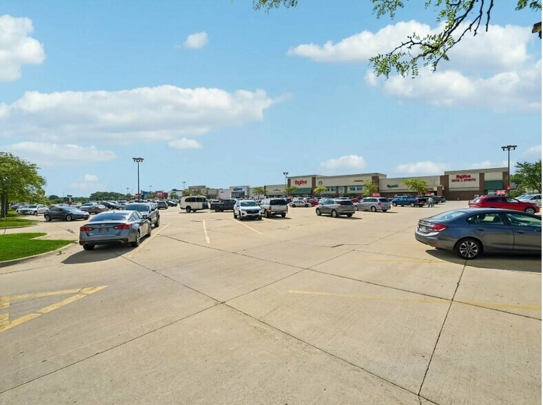 More Photos Of 1410 Flammang Dr, Waterloo Fast Food For Sale