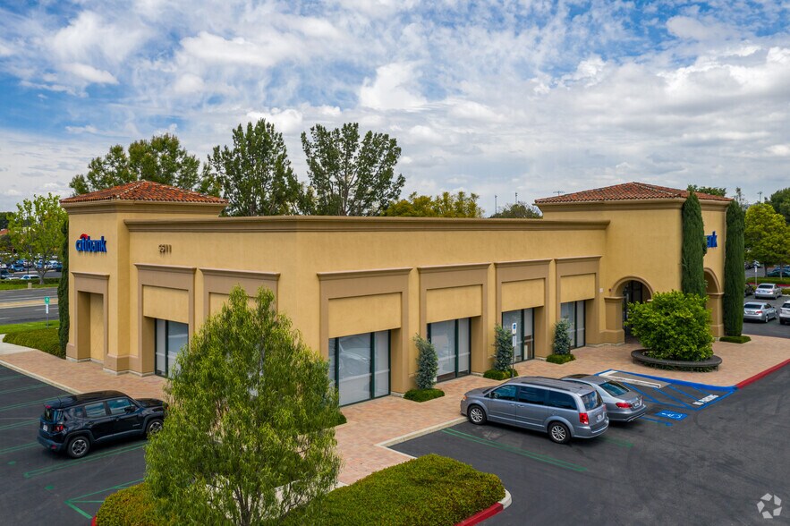 More Photos Of 5521-5715 Alton Pky, Irvine General Retail For Lease