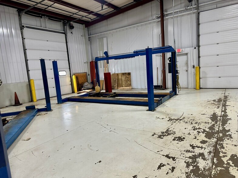 More Photos Of 1575 N Bendix Dr, South Bend Auto Repair For Sale