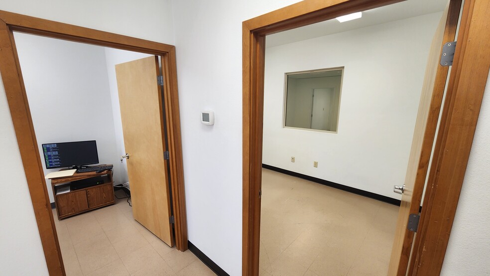 More Photos Of 2445 Robertson Dr, Richland Warehouse For Lease