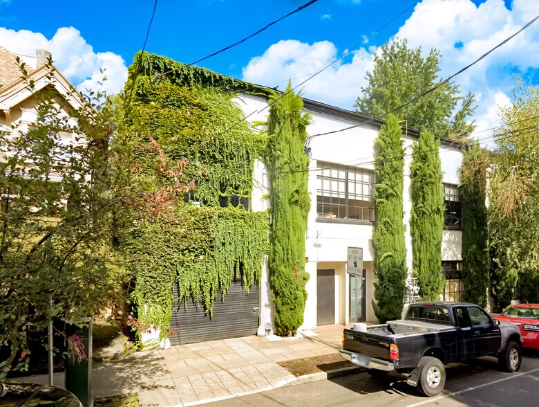 More Photos Of 305 NW 21st Ave, Portland Storefront Retail Office For Lease