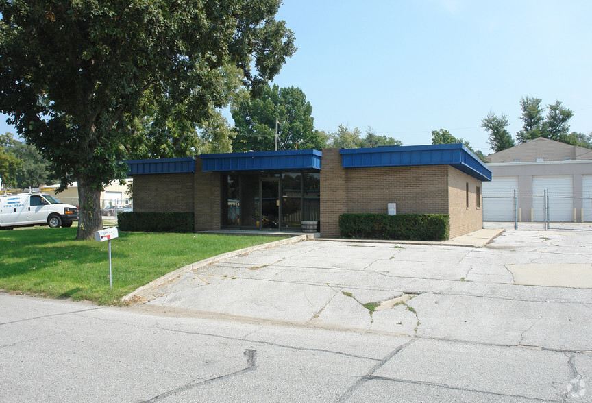 Primary Photo Of 8317 Grant St, Omaha Warehouse For Sale