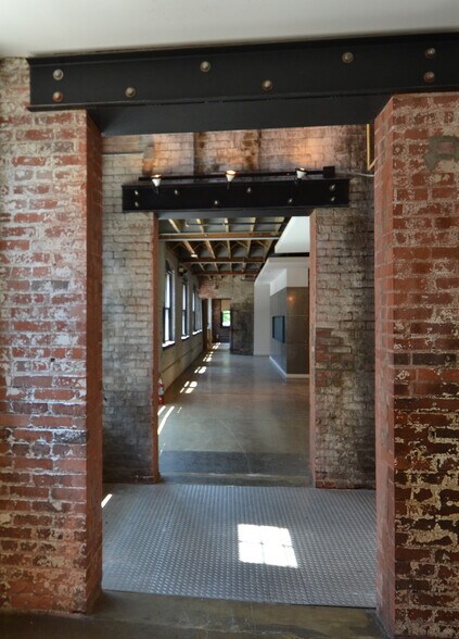 More Photos Of 982 S Front St, Columbus Apartments For Lease