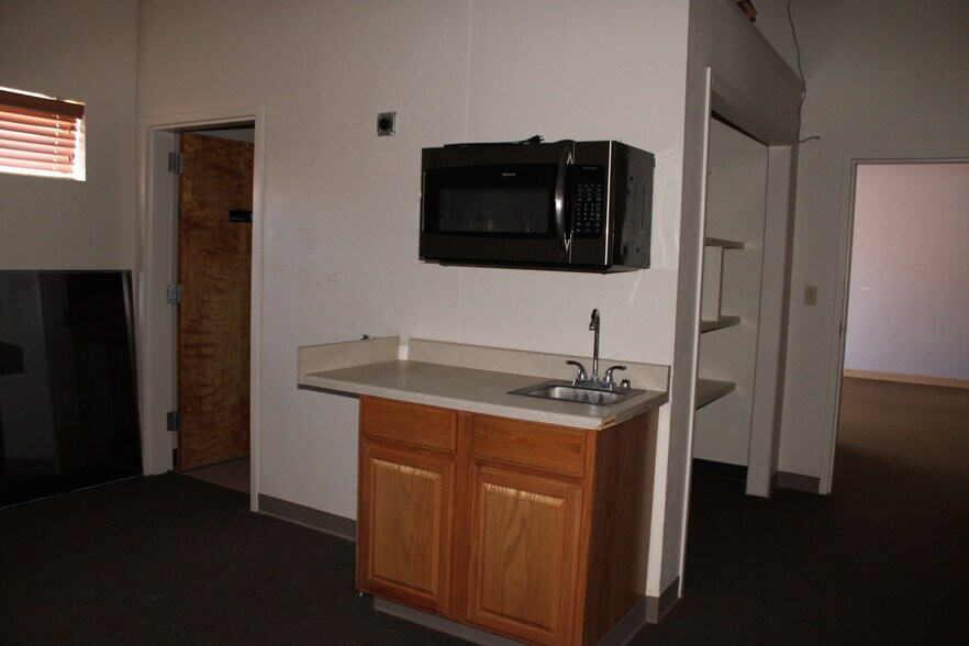 More Photos Of 1275 Anthony Dr, Anthony Medical For Lease