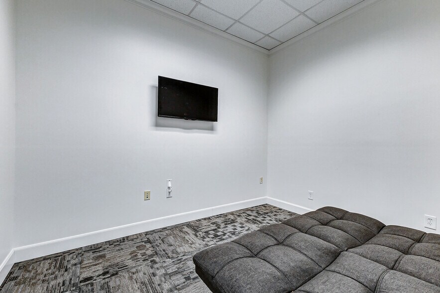 More Photos Of 7930 Broadway St, Pearland Medical For Lease