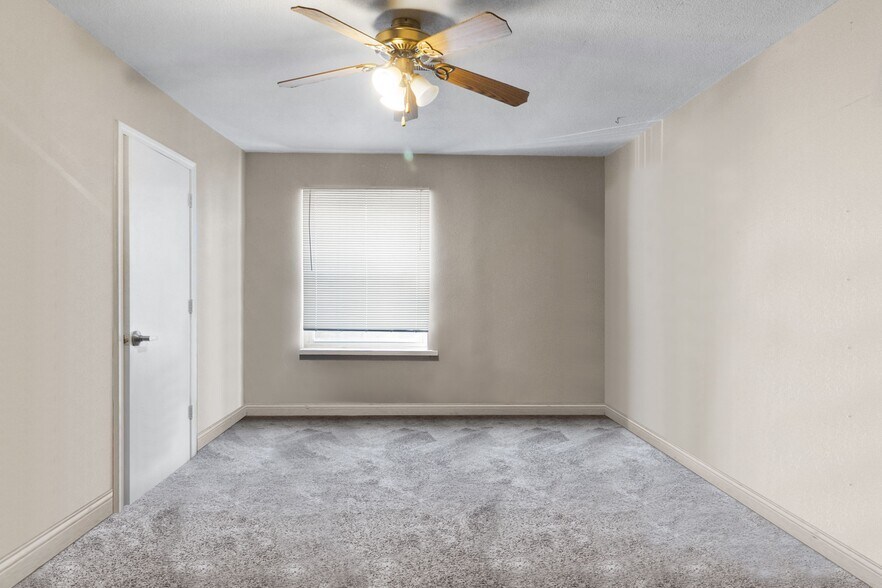 More Photos Of 1119-1123 Merriam Ln, Kansas City Office For Sale