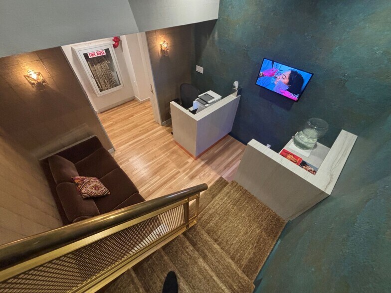 More Photos Of 110 E 71st St, New York Apartments For Lease