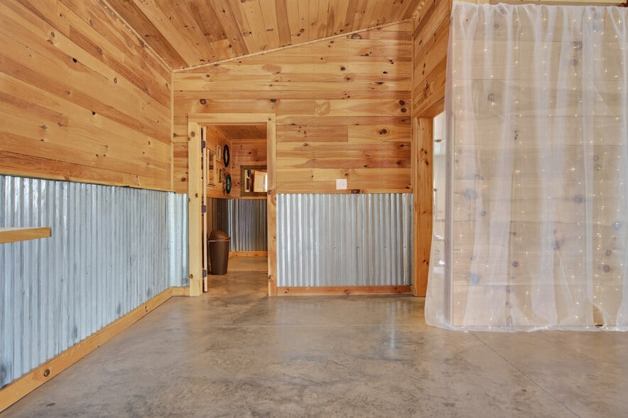 More Photos Of 639 Wagon Wheel Rd, Elk Creek Lodge Meeting Hall For Sale