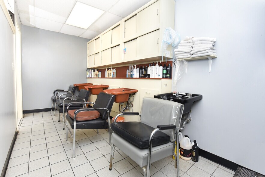 More Photos Of 4143 Main St, Bridgeport Storefront For Sale