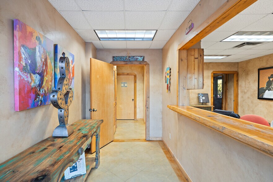 More Photos Of 101 Rolling Hills Rd, Blanco Specialty For Sale