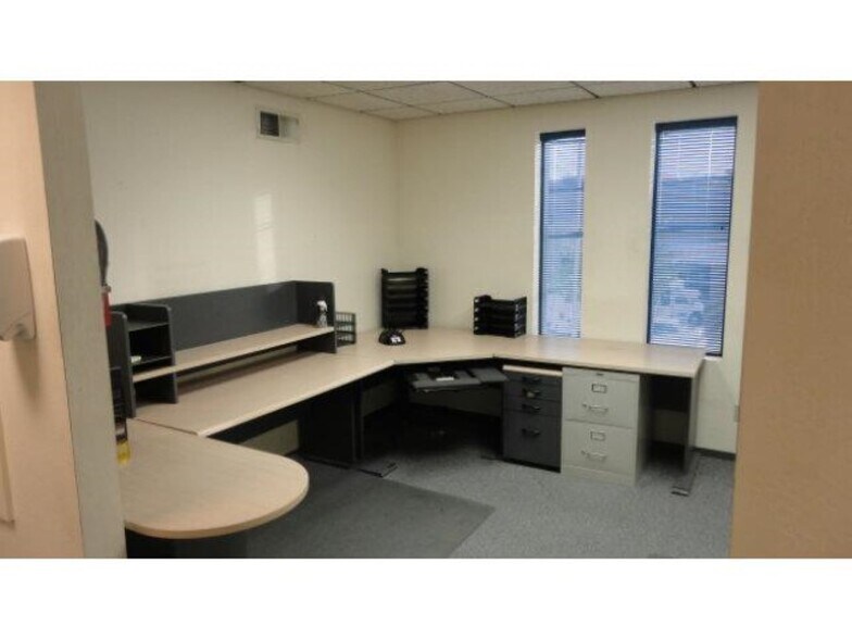 More Photos Of 1009 S Claremont St, San Mateo Showroom For Lease