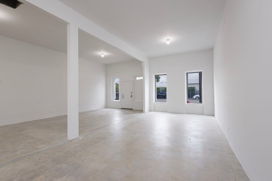 More Photos Of 1157 S Robertson Blvd, Los Angeles Flex For Lease