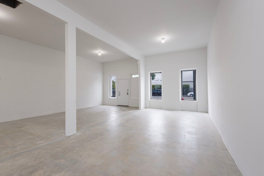 More Photos Of 1157 S Robertson Blvd, Los Angeles General Retail For Lease