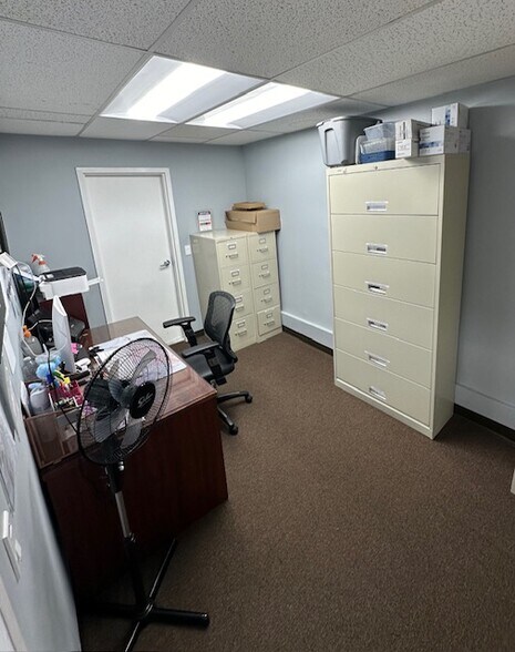 More Photos Of 350 Bloomfield Ave, Bloomfield Office For Sale
