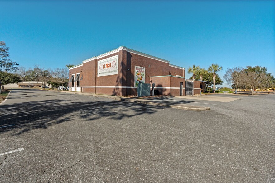 More Photos Of 1025 Industrial Dr, Crestview General Retail For Sale