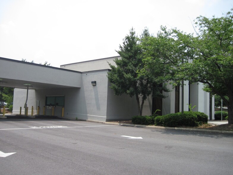 More Photos Of 4121 South Stream Blvd, Charlotte Freestanding For Lease