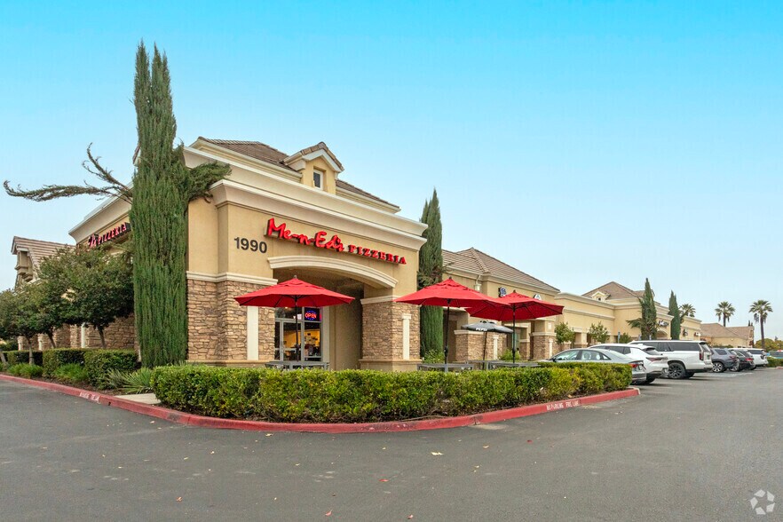 More Photos Of 1990 N Fowler Ave, Clovis General Retail For Lease