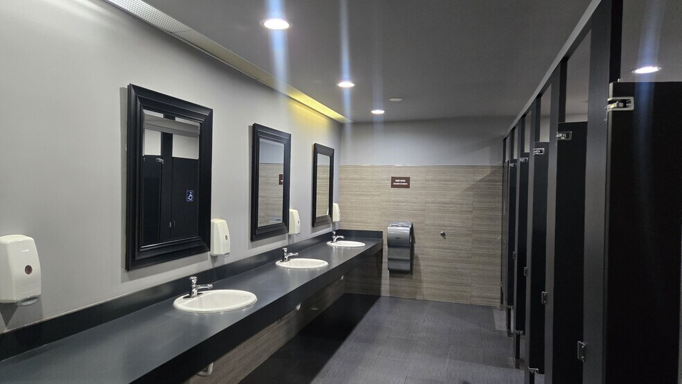 More Photos Of 8370 W Flagler St, Miami Medical For Sale