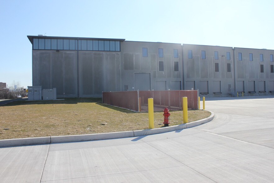 More Photos Of 120 Central Ave, Kearny Warehouse For Lease