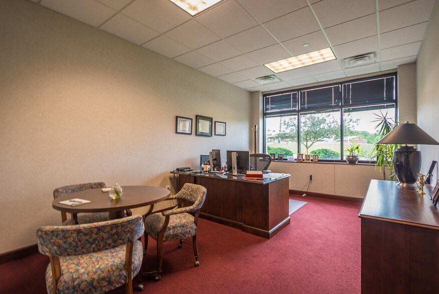 More Photos Of 1600 W Bloomfield Rd, Bloomington Medical For Lease