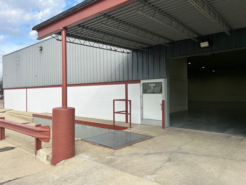 More Photos Of 5499 Perry Dr, Waterford Warehouse For Lease