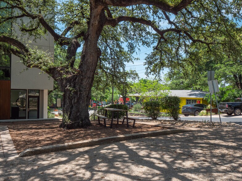 More Photos Of 2208 Lake Austin Blvd, Austin Office Residential For Sale