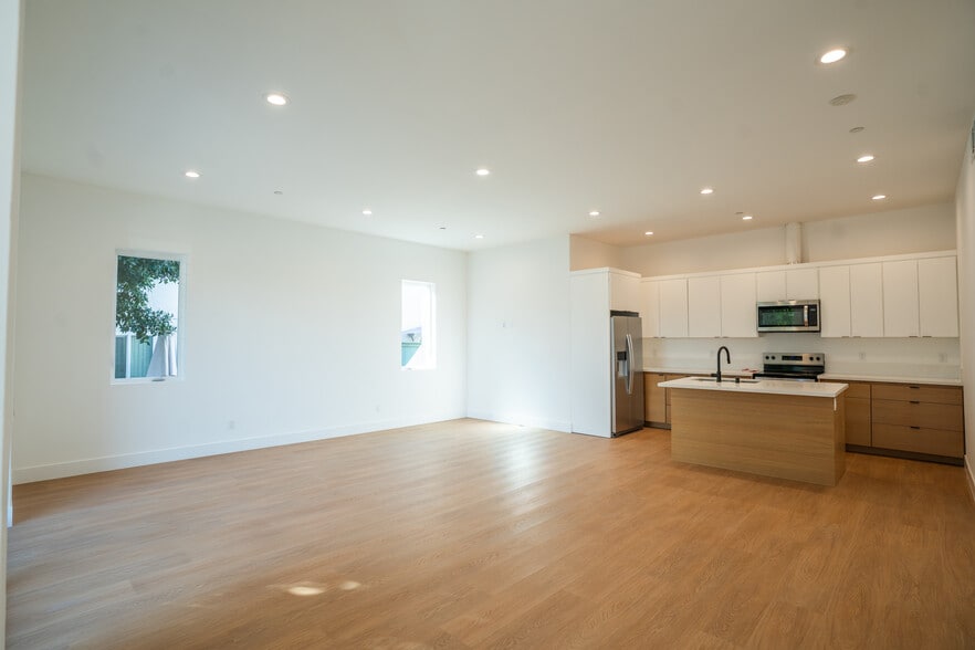 More Photos Of 2707 Ruhland Ave, Redondo Beach Multifamily For Sale
