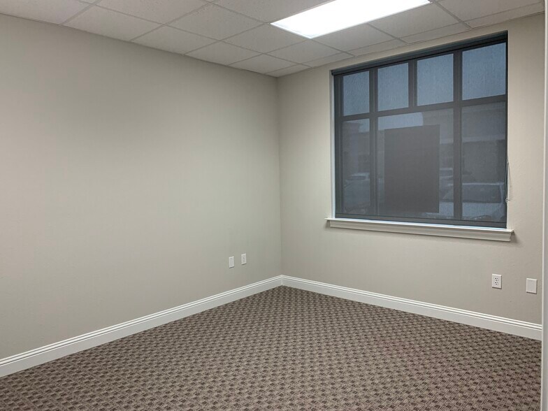 More Photos Of 1402 S Custer Rd, McKinney Medical For Lease