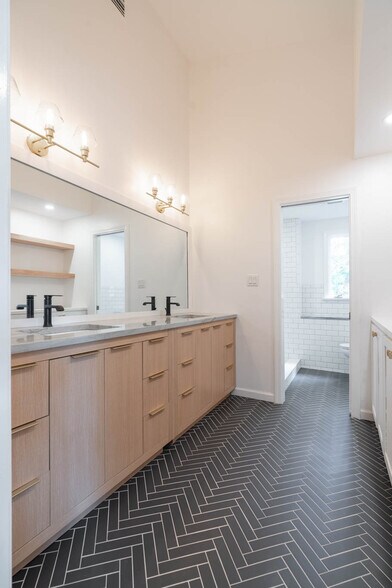 More Photos Of 228 Pattonwood Dr, Southington Multifamily For Sale