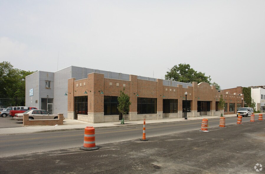 More Photos Of 2465-2477 N High St, Columbus Convenience Store For Lease