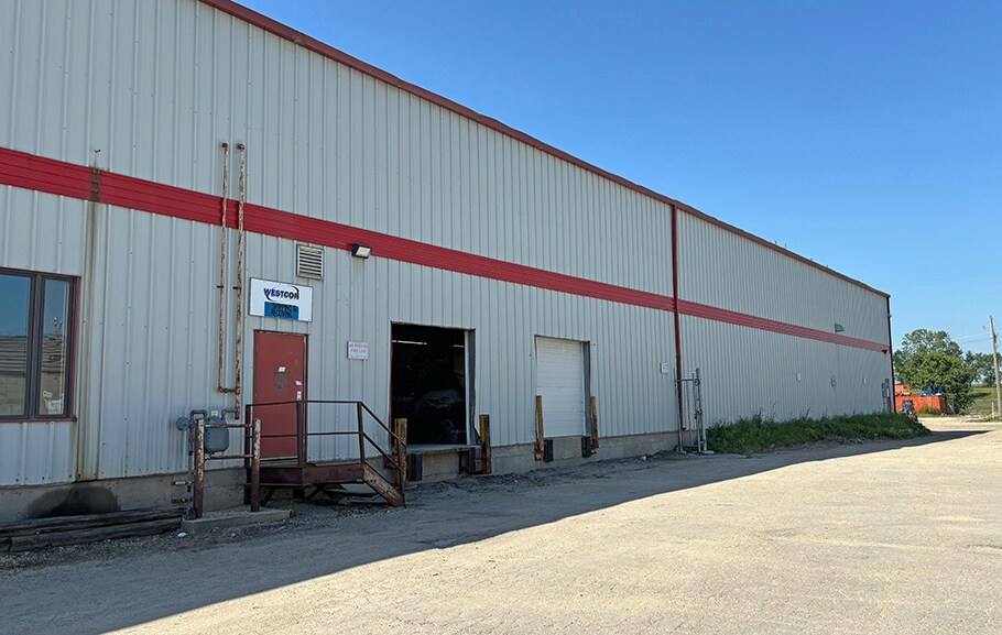 More Photos Of 370 Keewatin St, Winnipeg Warehouse For Lease