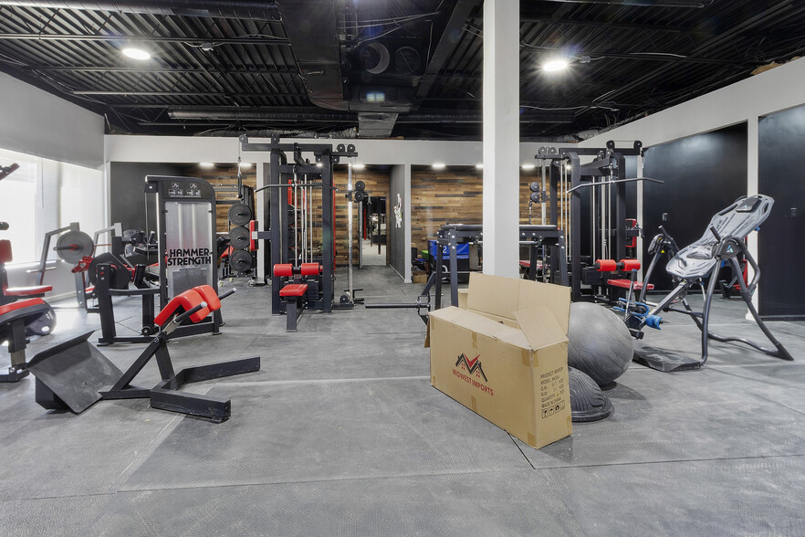 More Photos Of 6609 E 82nd St, Indianapolis Storefront Retail Office For Sale