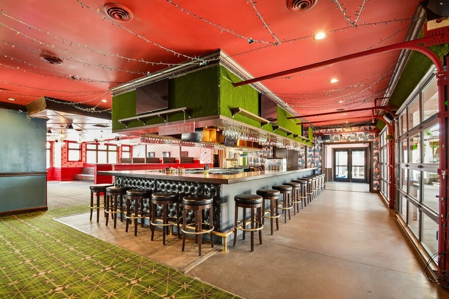 More Photos Of 2501 & 2519 Marshall St NE, Minneapolis Restaurant For Sale