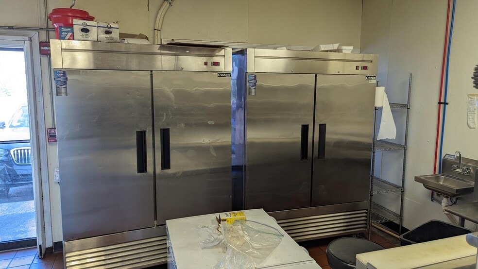 More Photos Of 1785 Cranston St, Cranston Unknown For Lease