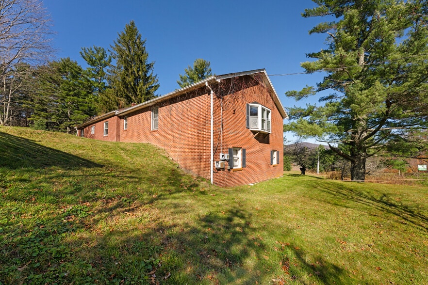 More Photos Of 986 Ransom St, Blowing Rock Hotel For Sale