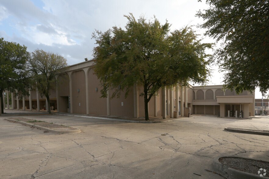 More Photos Of 2301 Exchange Ave, Oklahoma City Bank For Sale