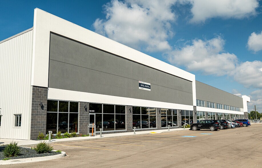 More Photos Of 990 Taylor, Winnipeg Flex For Lease
