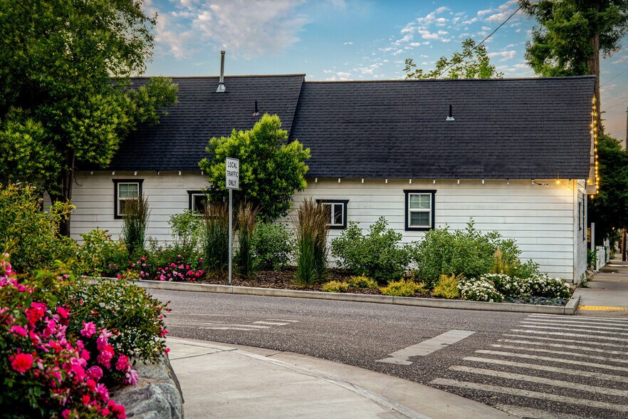 More Photos Of 816 W Main St, Grass Valley Hotel For Sale