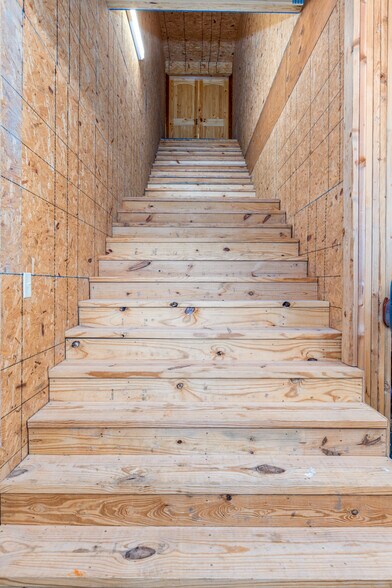 More Photos Of 1910 E Jackson St, Hugo Freestanding For Sale