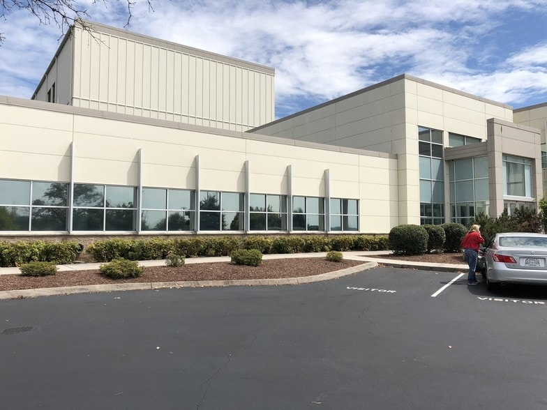 More Photos Of 2332 News Sentinel Dr, Knoxville Medical For Lease