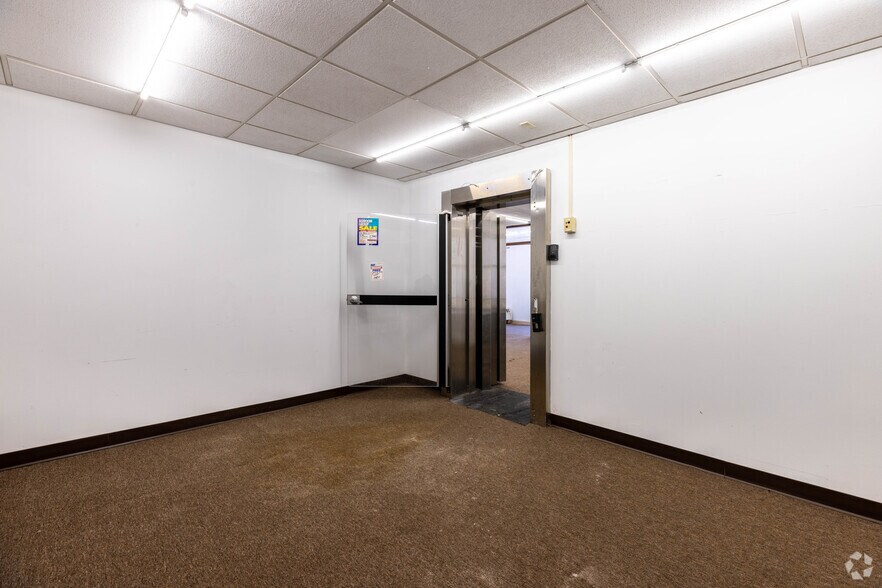 More Photos Of 201 N Wood Ave, Linden Bank For Lease