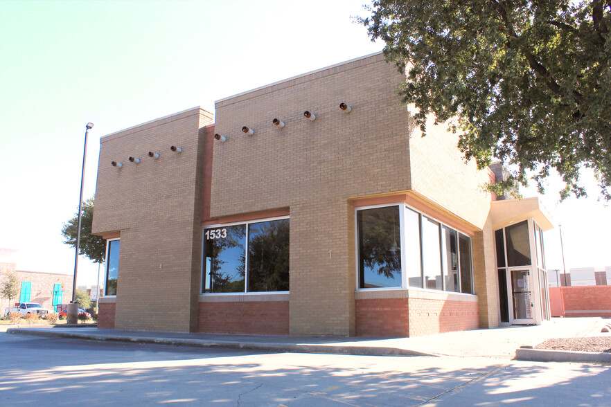 Primary Photo Of 1533 W Hebron Pky, Carrollton Restaurant For Lease