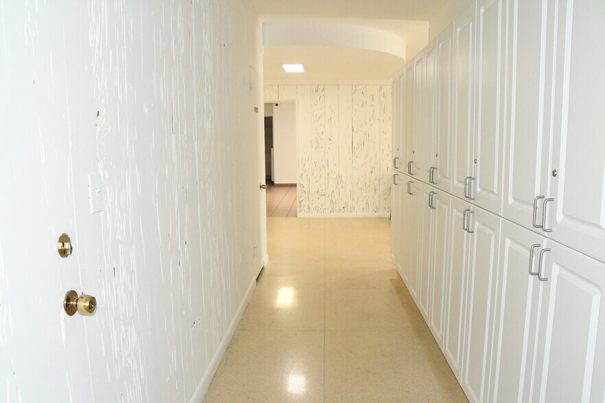 More Photos Of 1920 SW 22nd St, Miami Medical For Lease