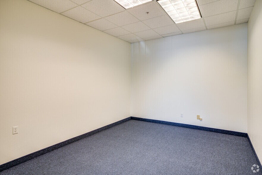 More Photos Of 2550 N Thunderbird Cir, Mesa Office For Sale
