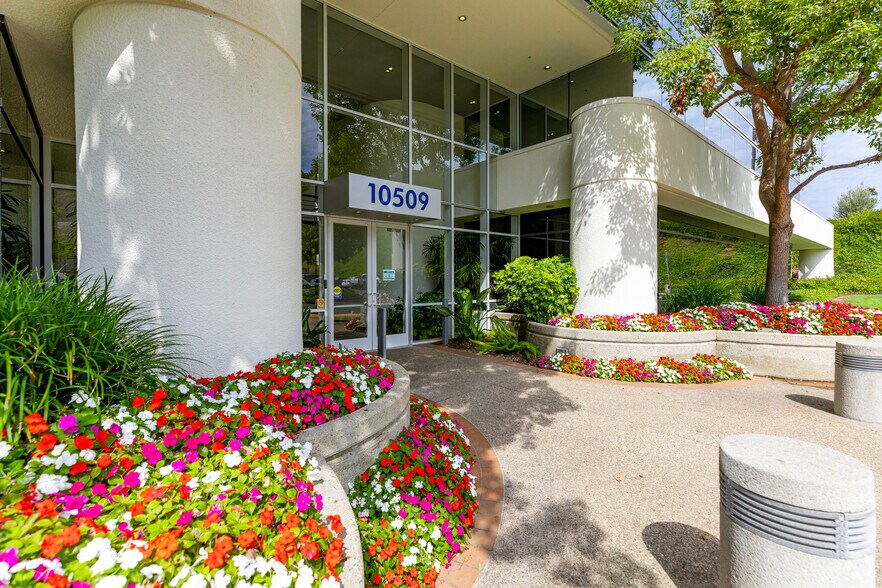 More Photos Of 10509 Vista Sorrento Pky, San Diego Office For Lease