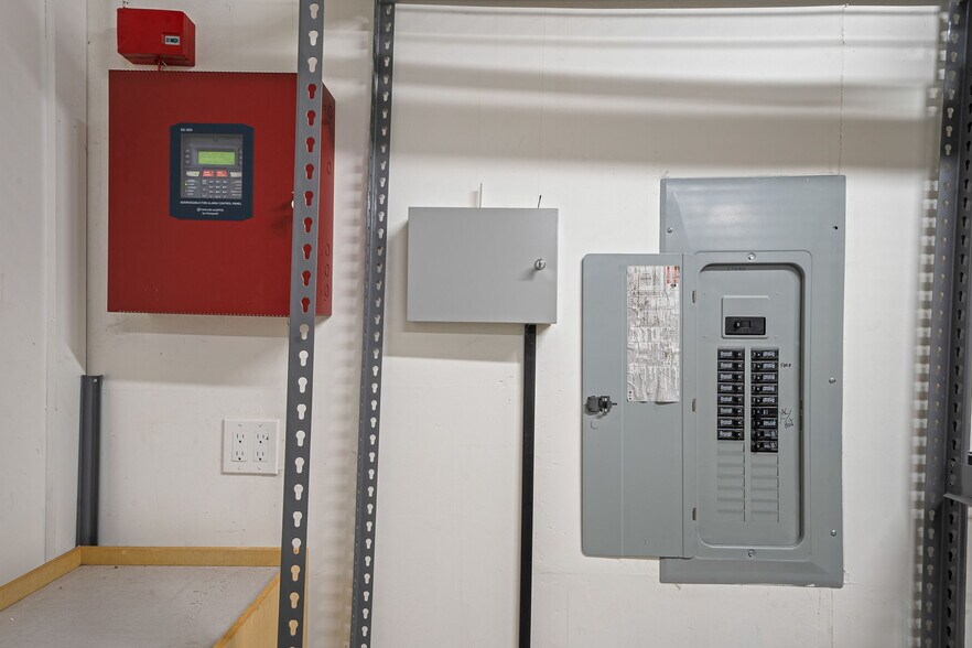 More Photos Of 136-138 Main St, Greenport Storefront Retail Residential For Sale