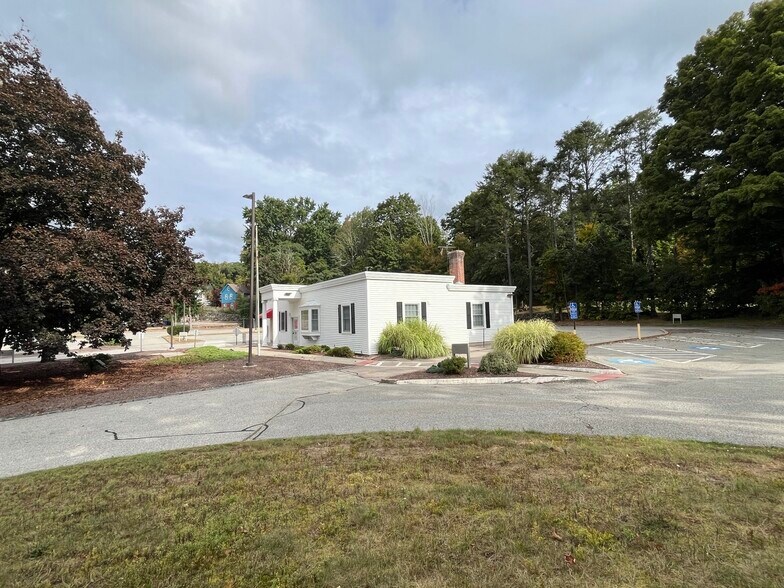 More Photos Of 75 Town St, Norwich Bank For Lease