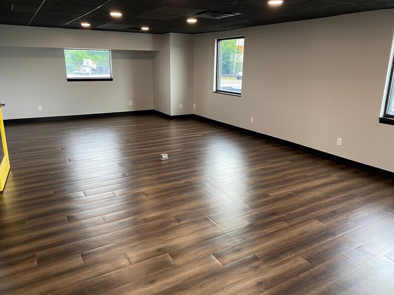 More Photos Of 10151 Hague Rd, Indianapolis Warehouse For Sale